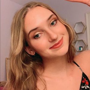 Meet your Posher, Caroline